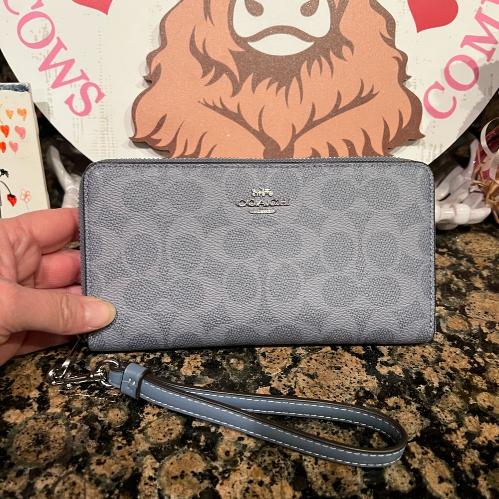 Coach Large Zip Wallett